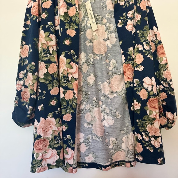 Studio B Floral Open Front Cardigan Size Medium - Picture 3 of 6